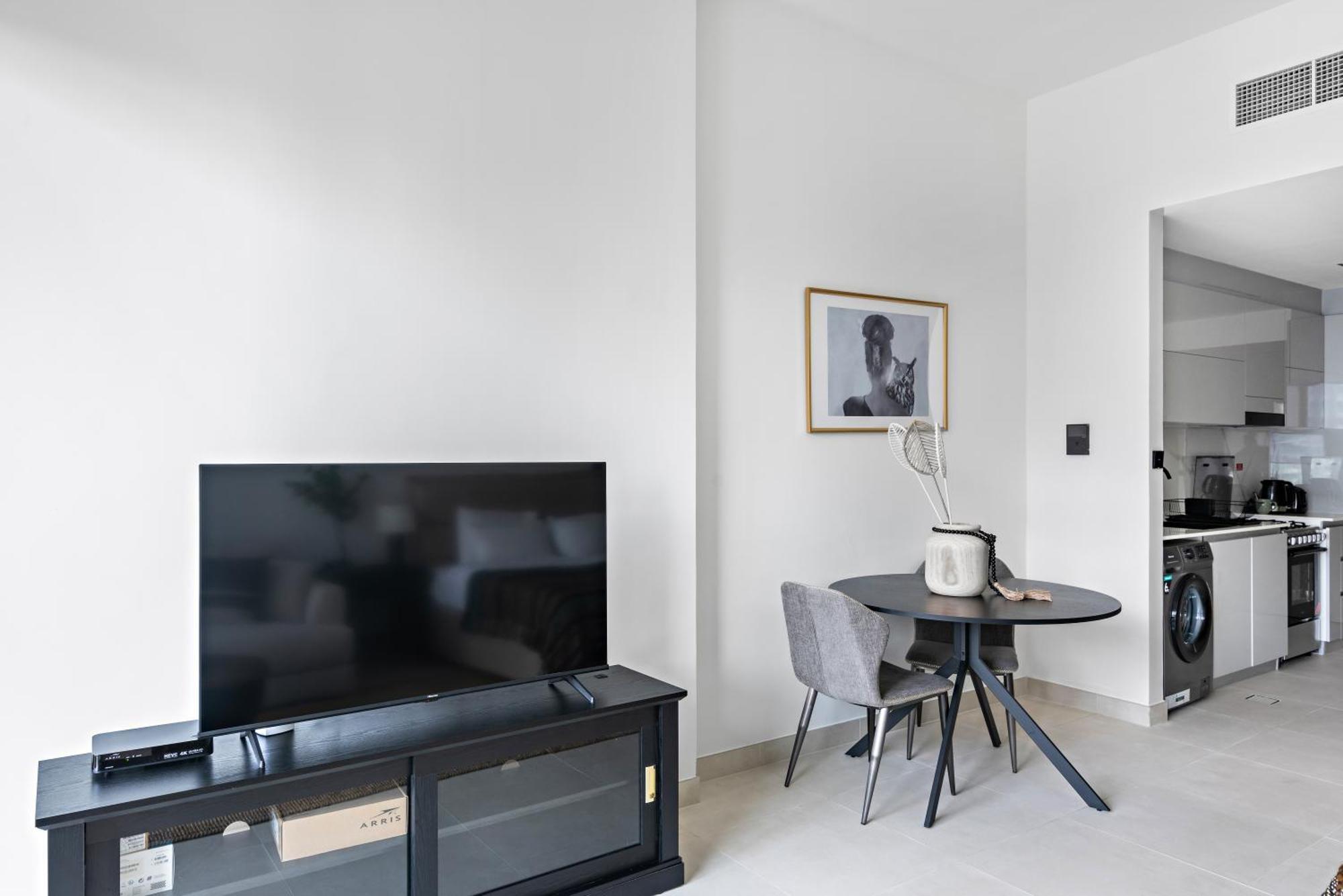Furnished Apartment Binghatti Canal - Burj Khalifa View, Дубай Экстерьер фото