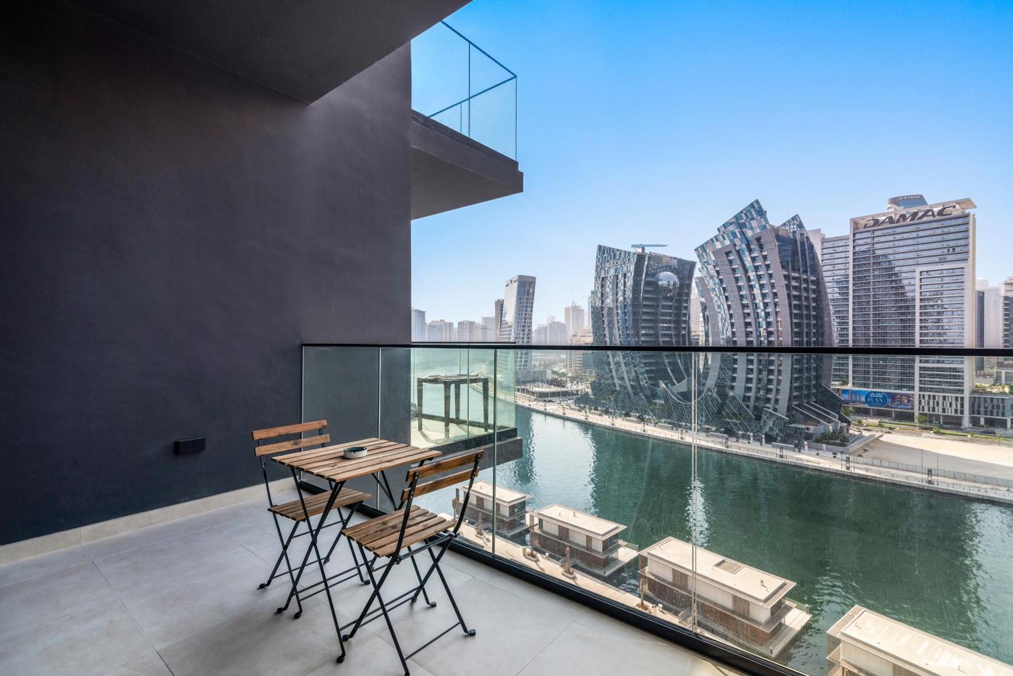 Furnished Apartment Binghatti Canal - Burj Khalifa View, Дубай Экстерьер фото