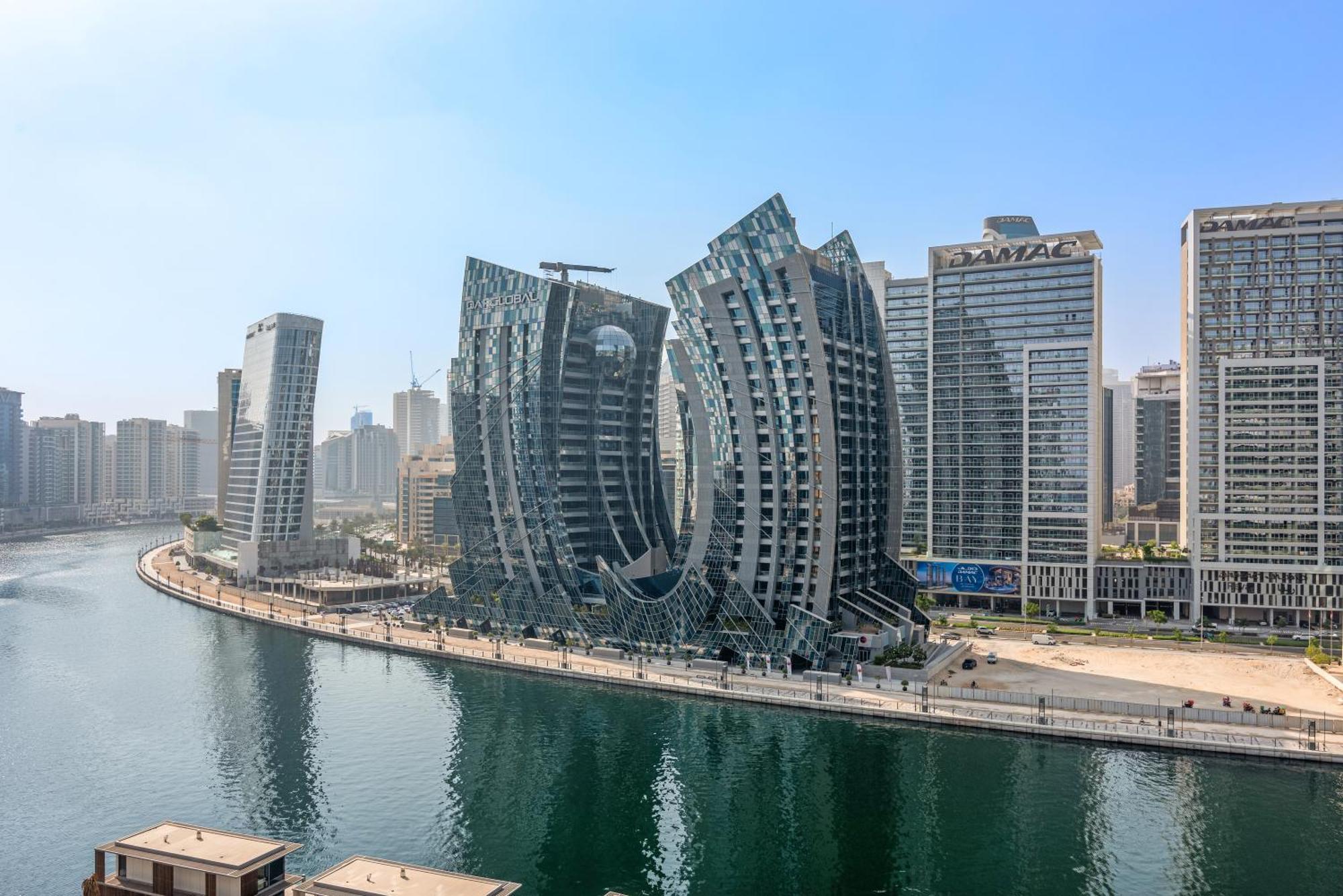 Furnished Apartment Binghatti Canal - Burj Khalifa View, Дубай Экстерьер фото